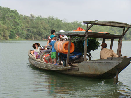 song ta trach Huế