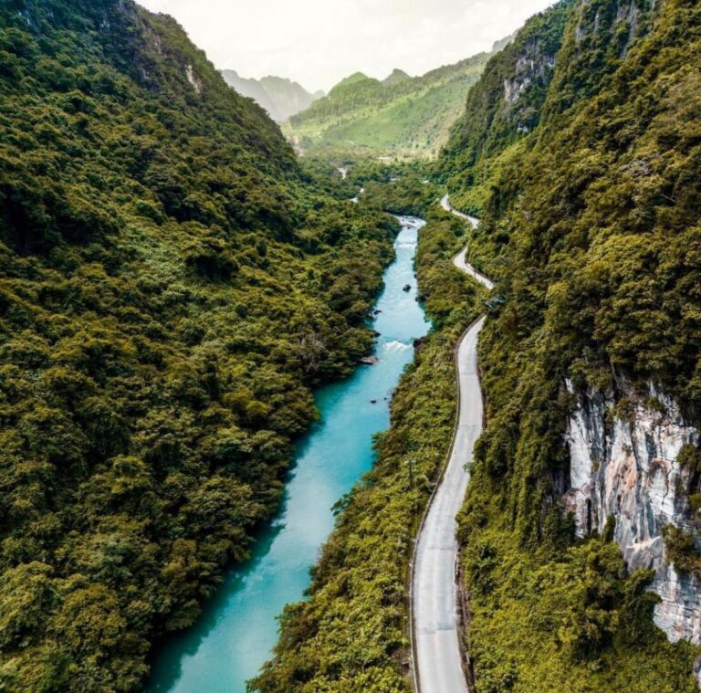Surrounded by the dramatic limestone mountains and lush forests of Phong Nha – Ke Bang, Paradise Cave is a highlight of Central Vietnam tourism.